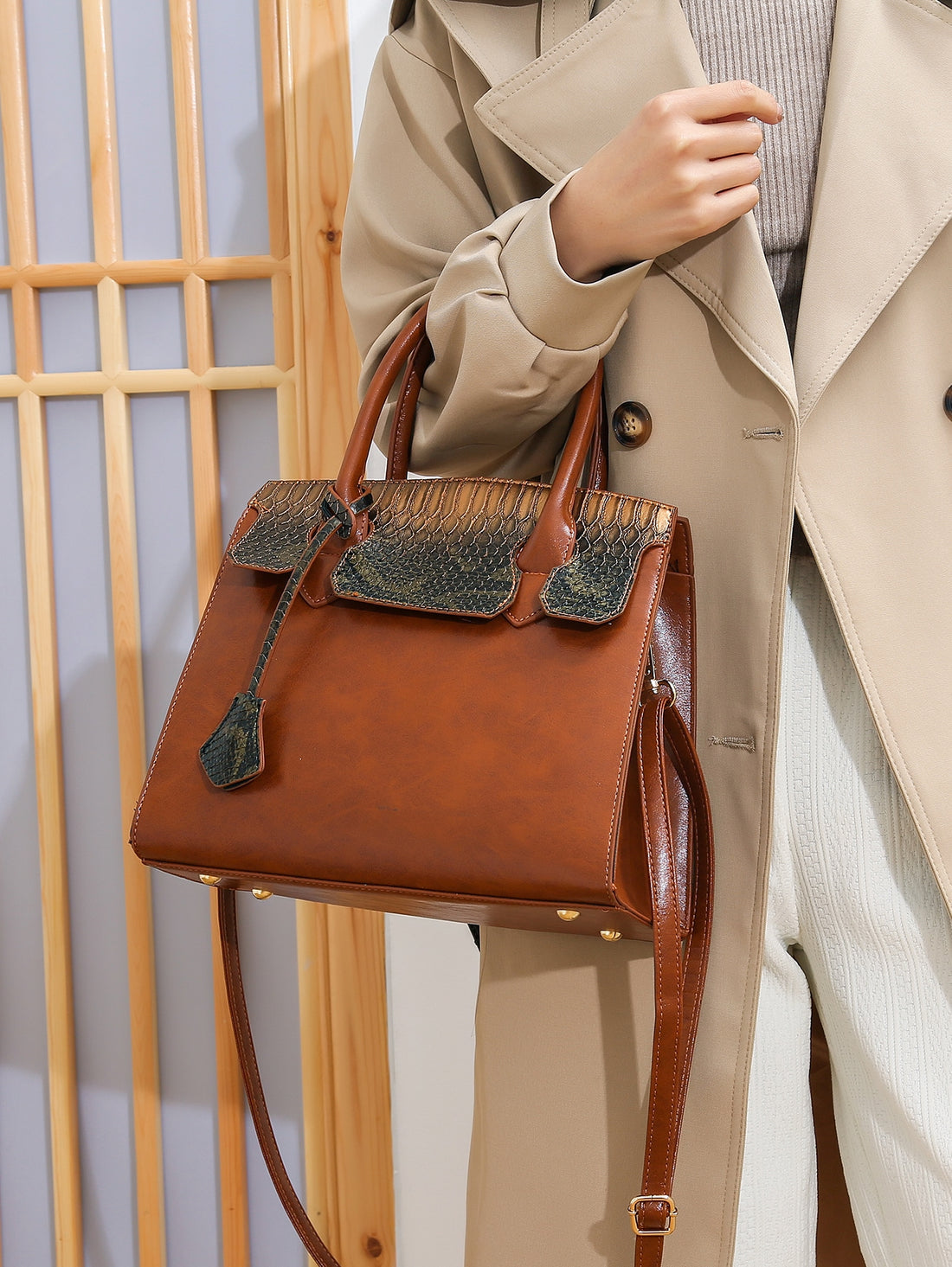 حقيبة كبيره بنية جلد مموج شنط وحقائب شنط