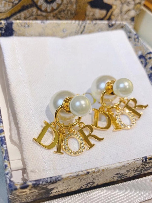 حلق ديور لولو ذهبي بالشعار حلق dior