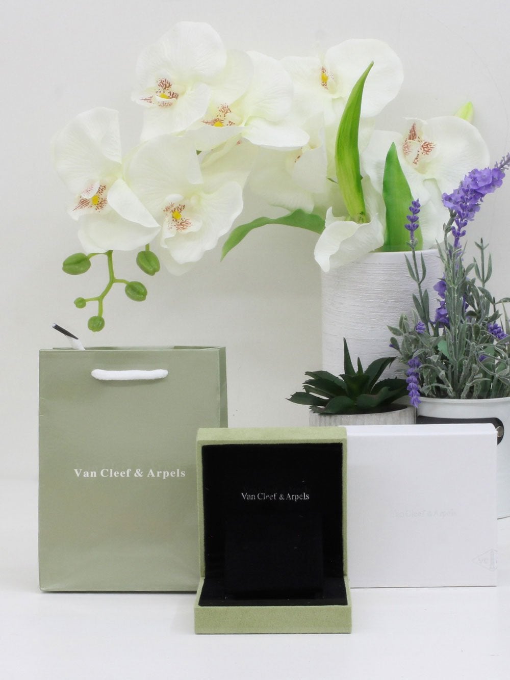 ملحقات فان كليف الاصلية هدايا van cleef