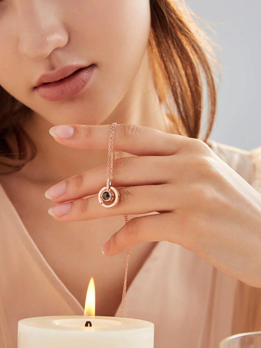 سلسال احبك بمائة لغه مدور سلسال متوفر 3 لون