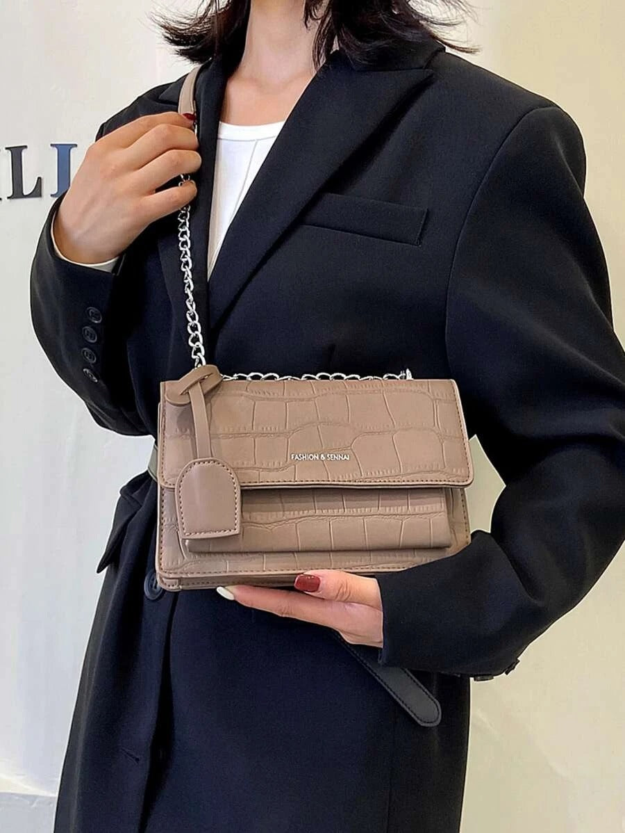 حقيبة مربعة جلد بسلسال فضي شنط وحقائب شنط