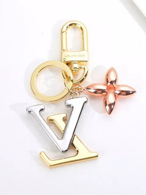 ميدالية لويس فيتون لوقو ميدالية louis vuitton