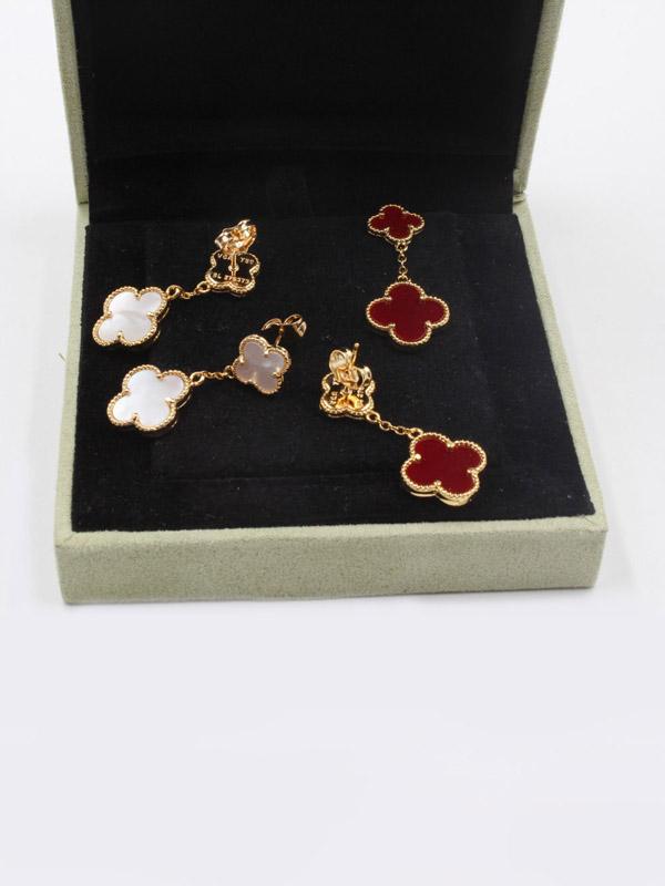 فان كليف حلق وردتين صدف طبيعي حلق van cleef