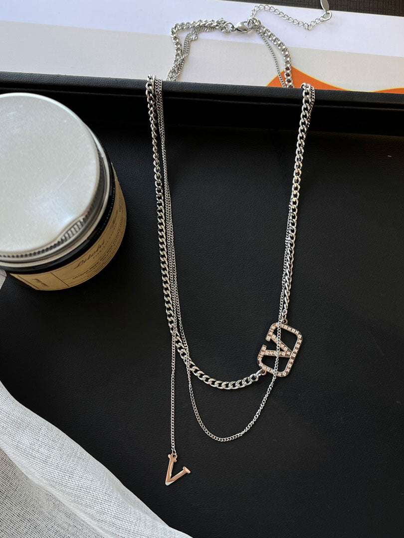 سلسال لويس فيتون فضي ادوار سلسال louis vuitton