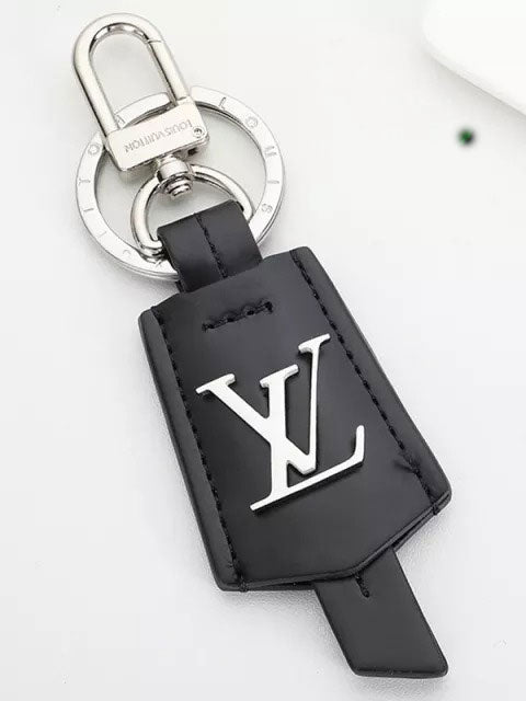ميدالية لويس فيتون بلاك لذر ميدالية louis vuitton