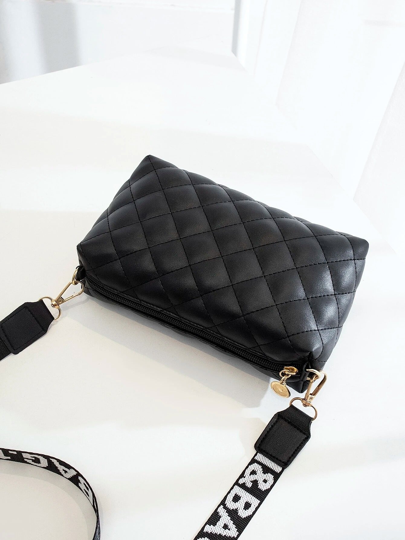 حقيبة مربعة صغيره شنط وحقائب شنط