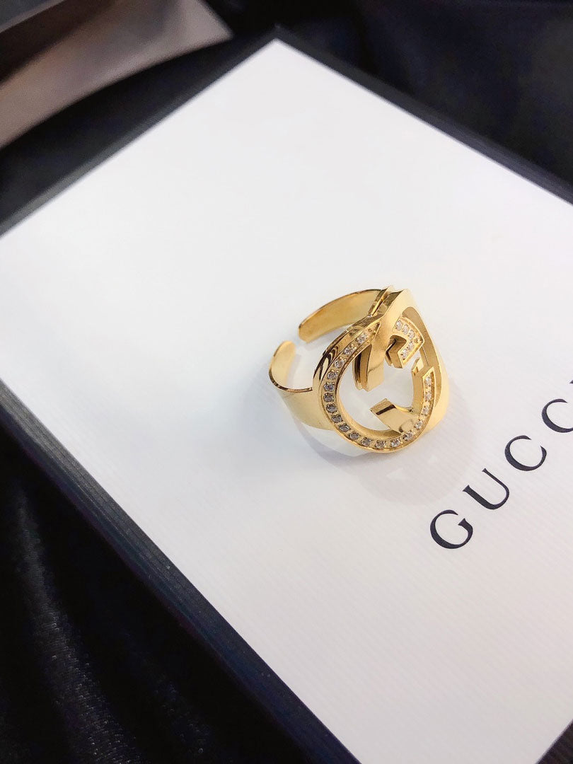 خاتم قوتشي ذهبي كبير لوقو خواتم gucci
