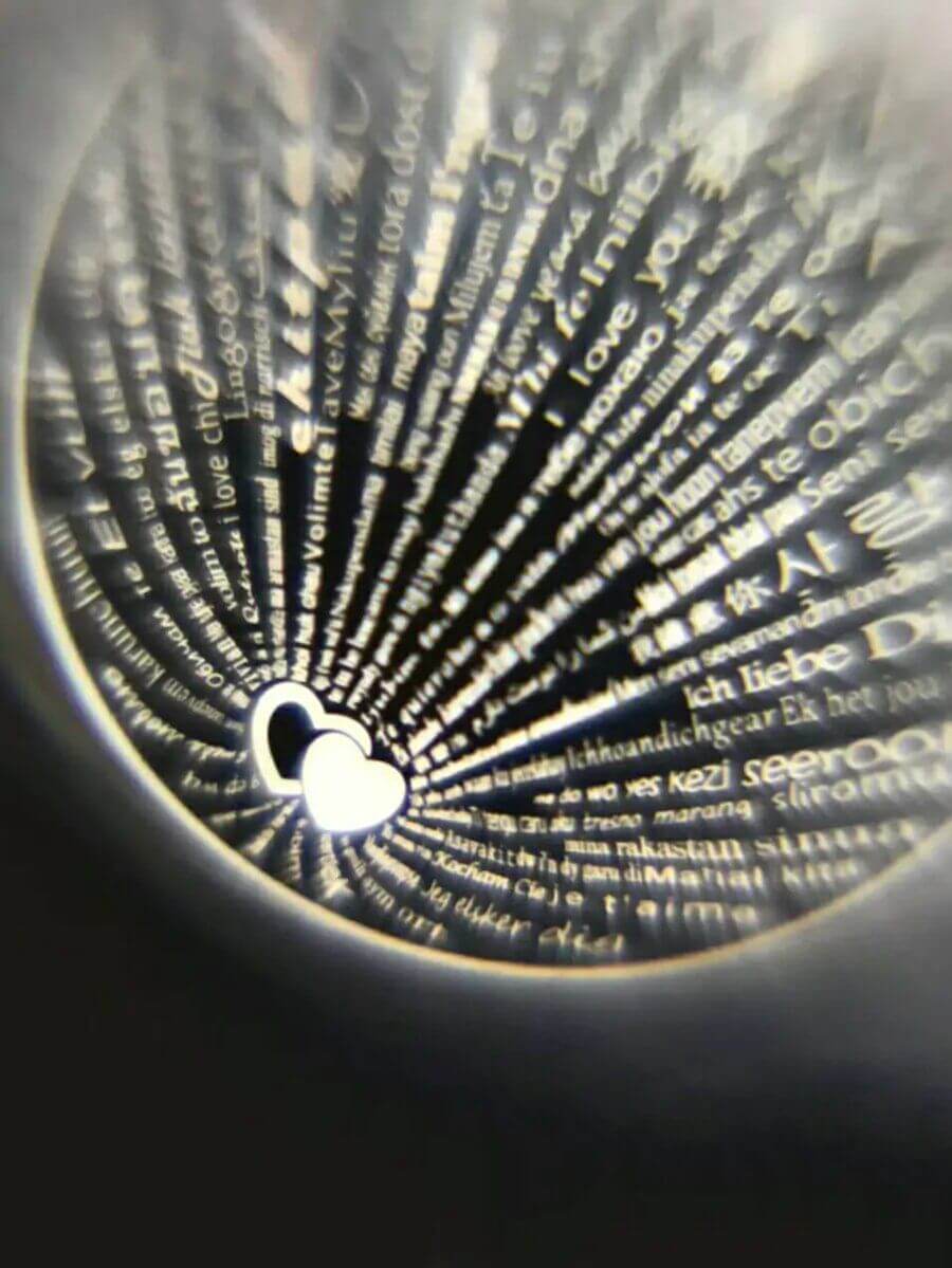 سلسال احبك بمائة لغه قلب سلسال متوفر 2 لون