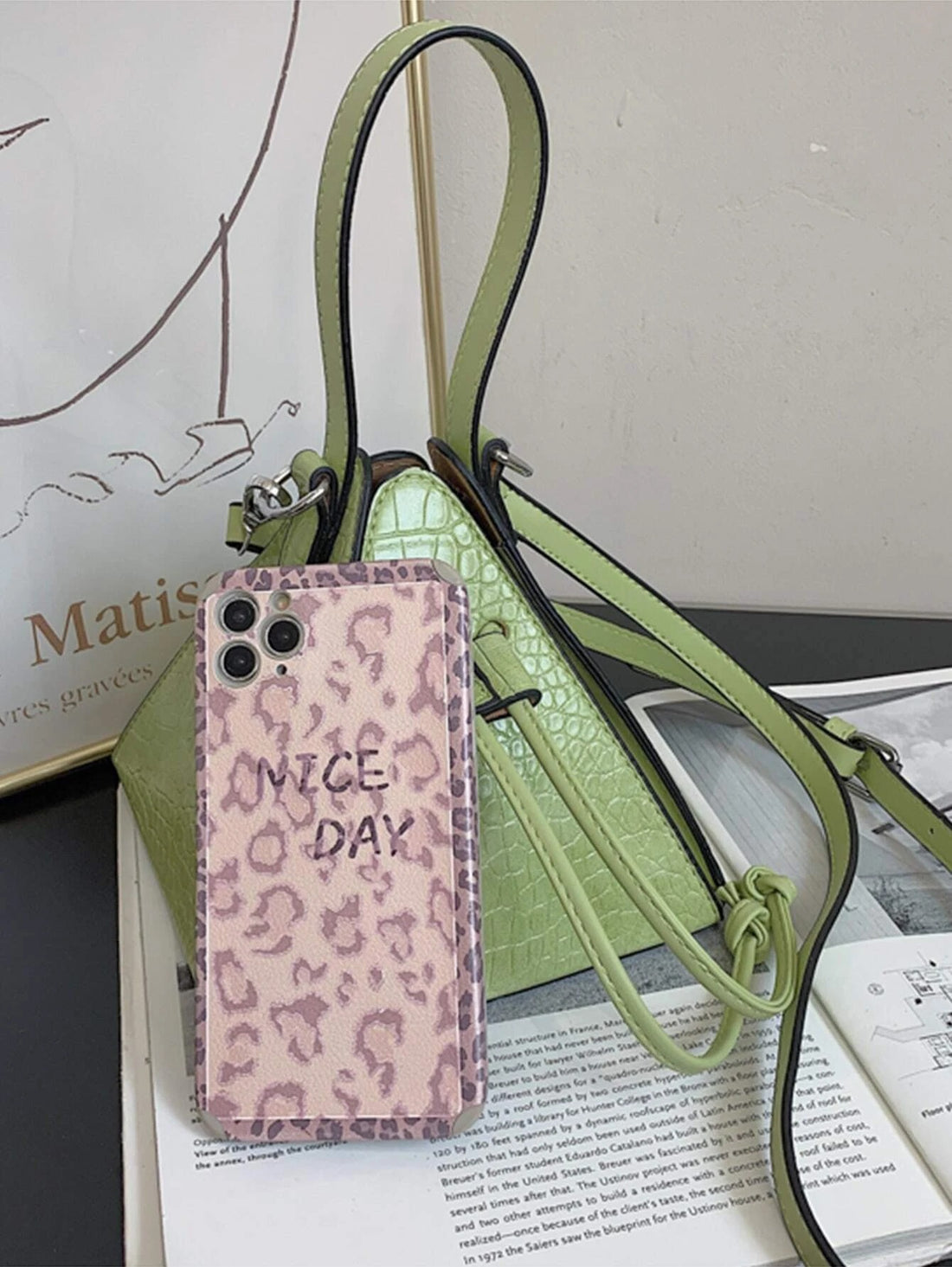 حقيبة بيرميدل بنقش برباط شنط وحقائب شنط