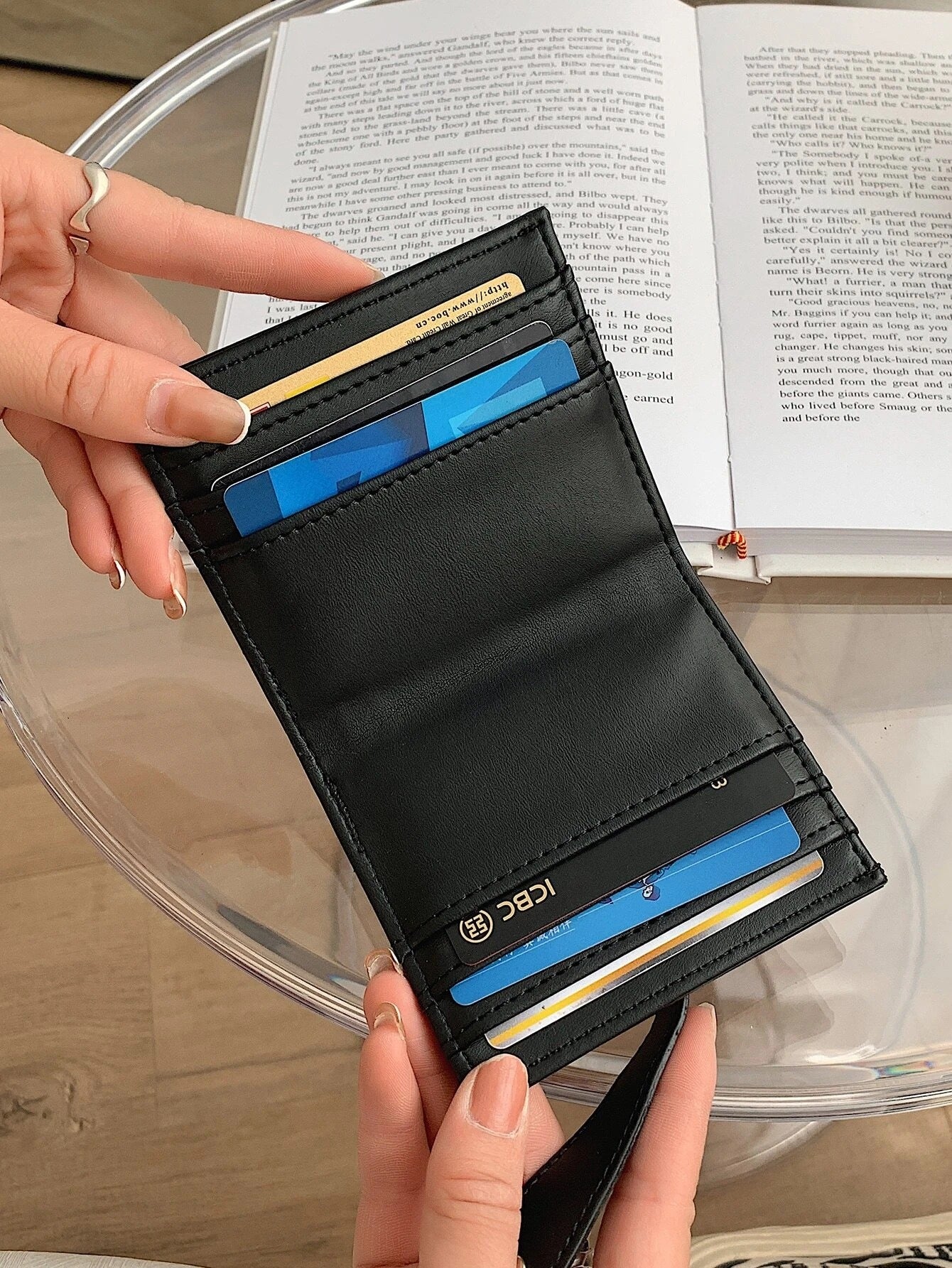 حافظة بطاقة ابيض واسود شنط وحقائب شنط