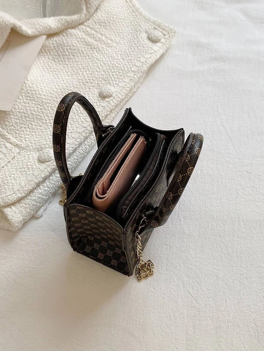 حقيبة مربعه بسلسلة صغيره شنط وحقائب شنط