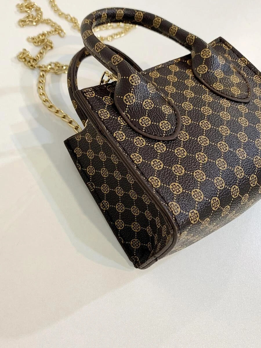 حقيبة مربعه بسلسلة صغيره شنط وحقائب شنط بني