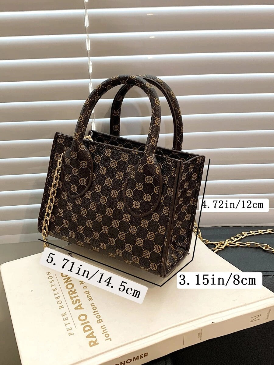 حقيبة مربعه بسلسلة صغيره شنط وحقائب شنط