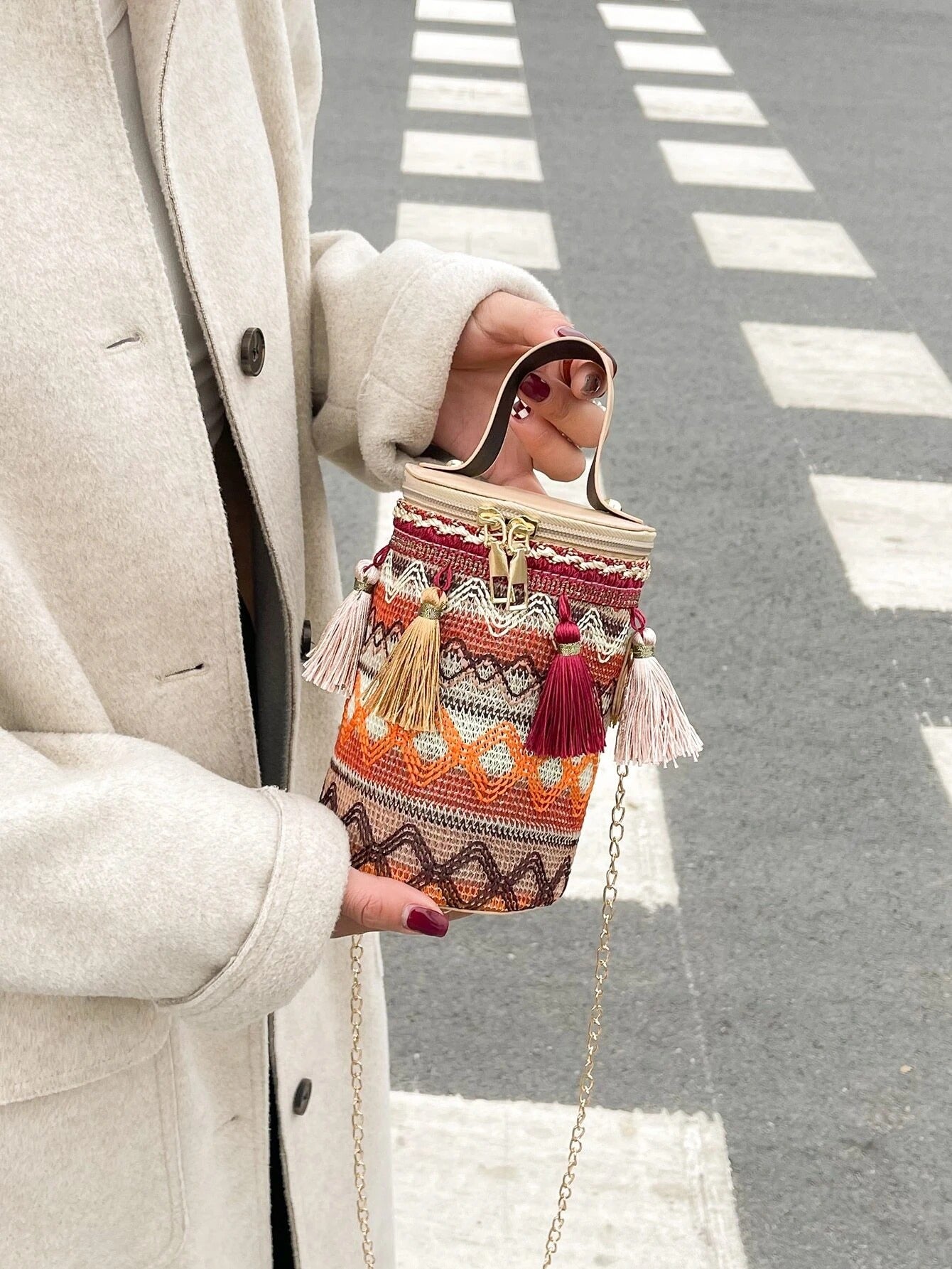 حقيبة مزينة بشراشيب شنط وحقائب شنط