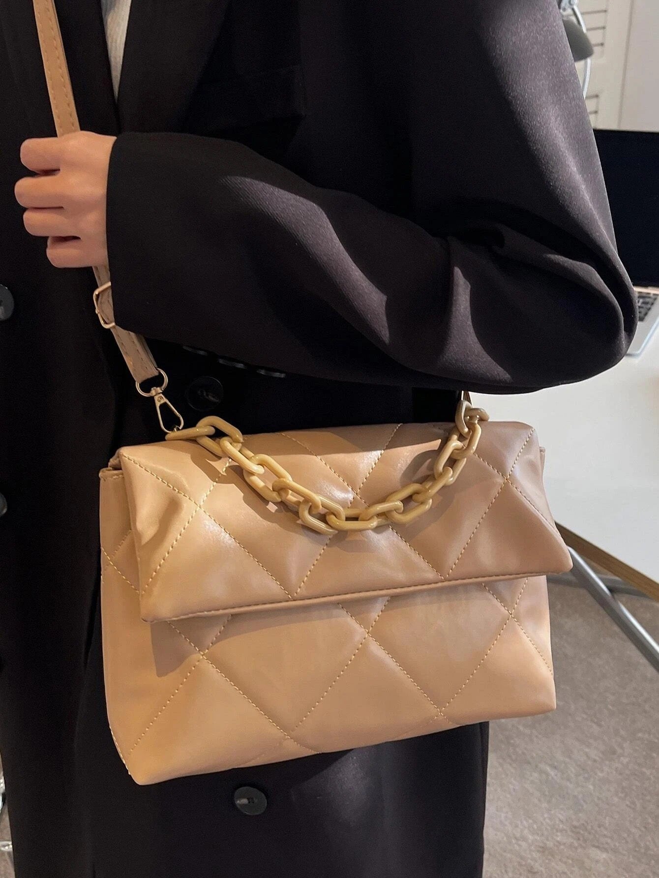 حقيبة مربعة انيقة شنط وحقائب شنط