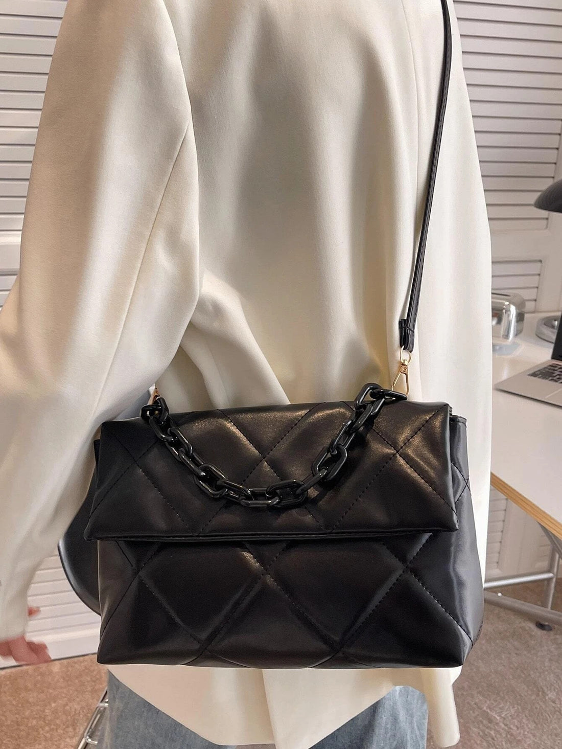 حقيبة مربعة مبطنة اسود شنط وحقائب شنط