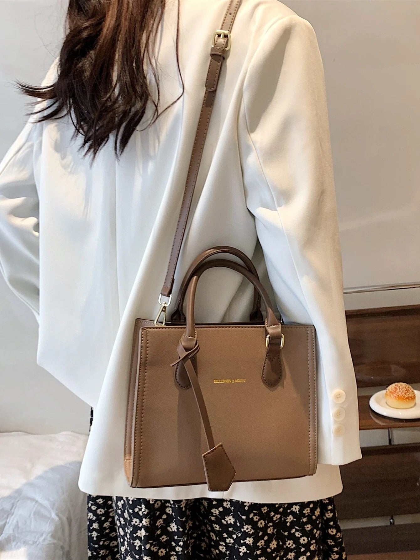 شنطة مربعة ابيض شنط وحقائب شنط