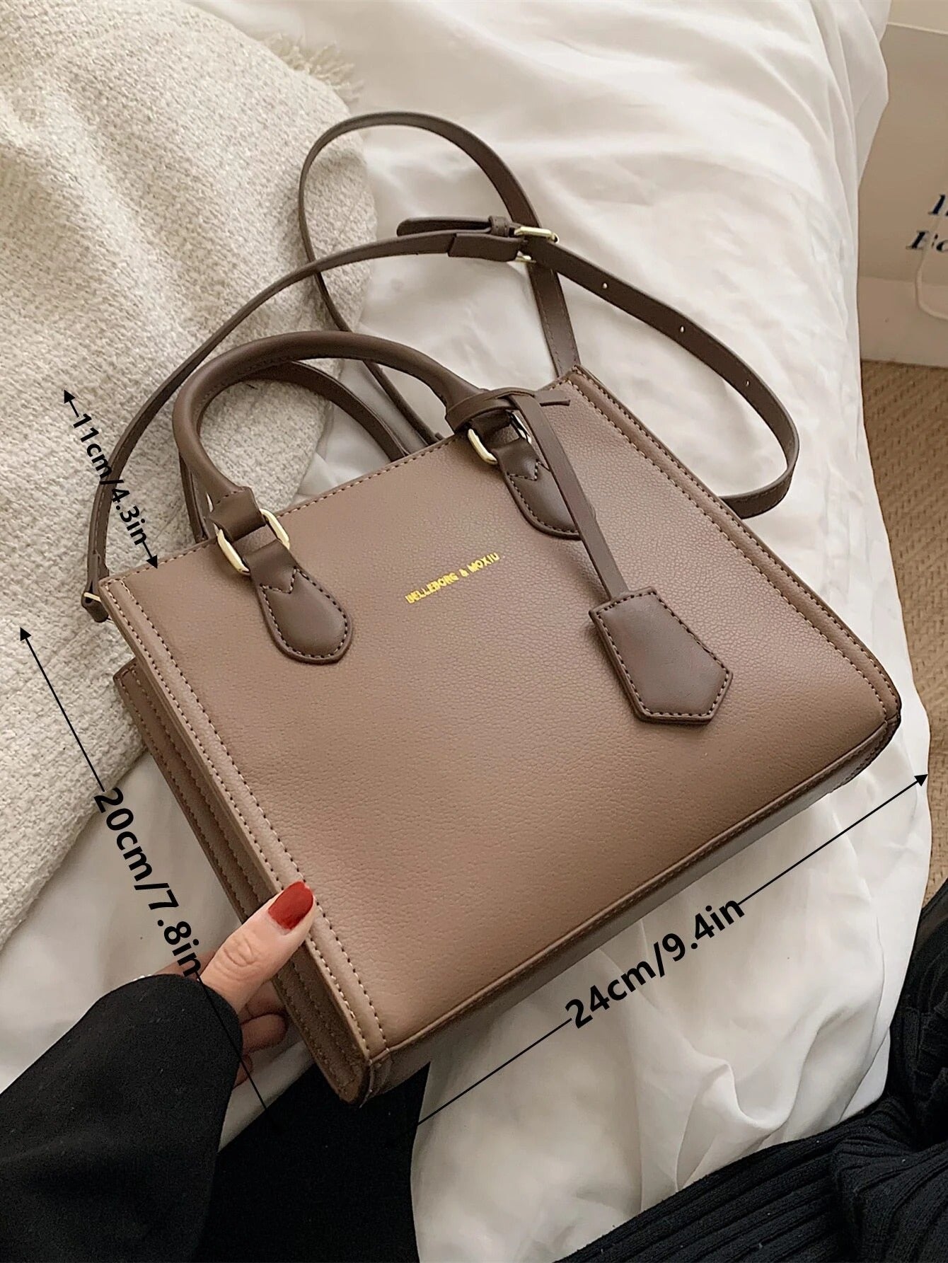 شنطة مربعة ابيض شنط وحقائب شنط