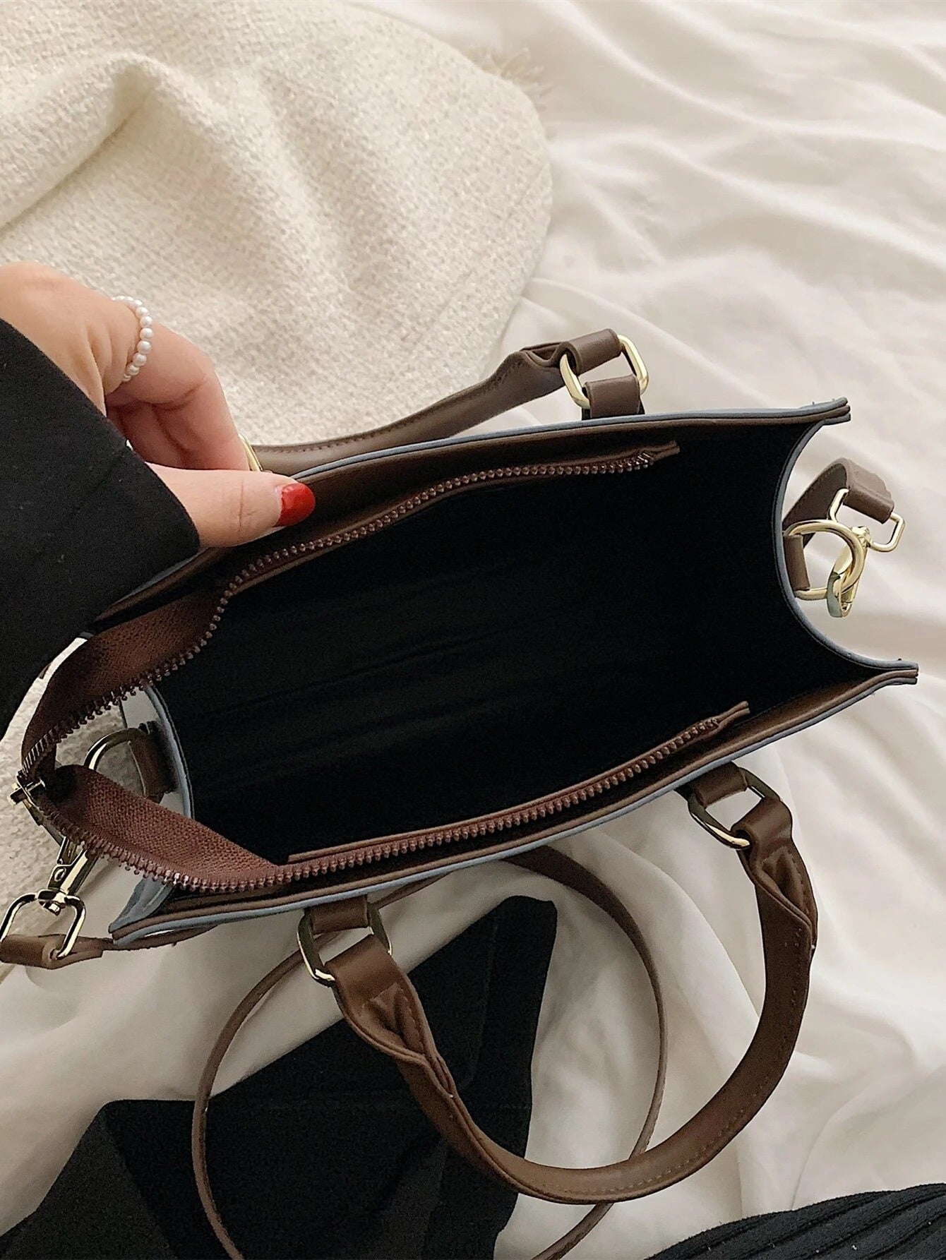 شنطة مربعة ابيض شنط وحقائب شنط