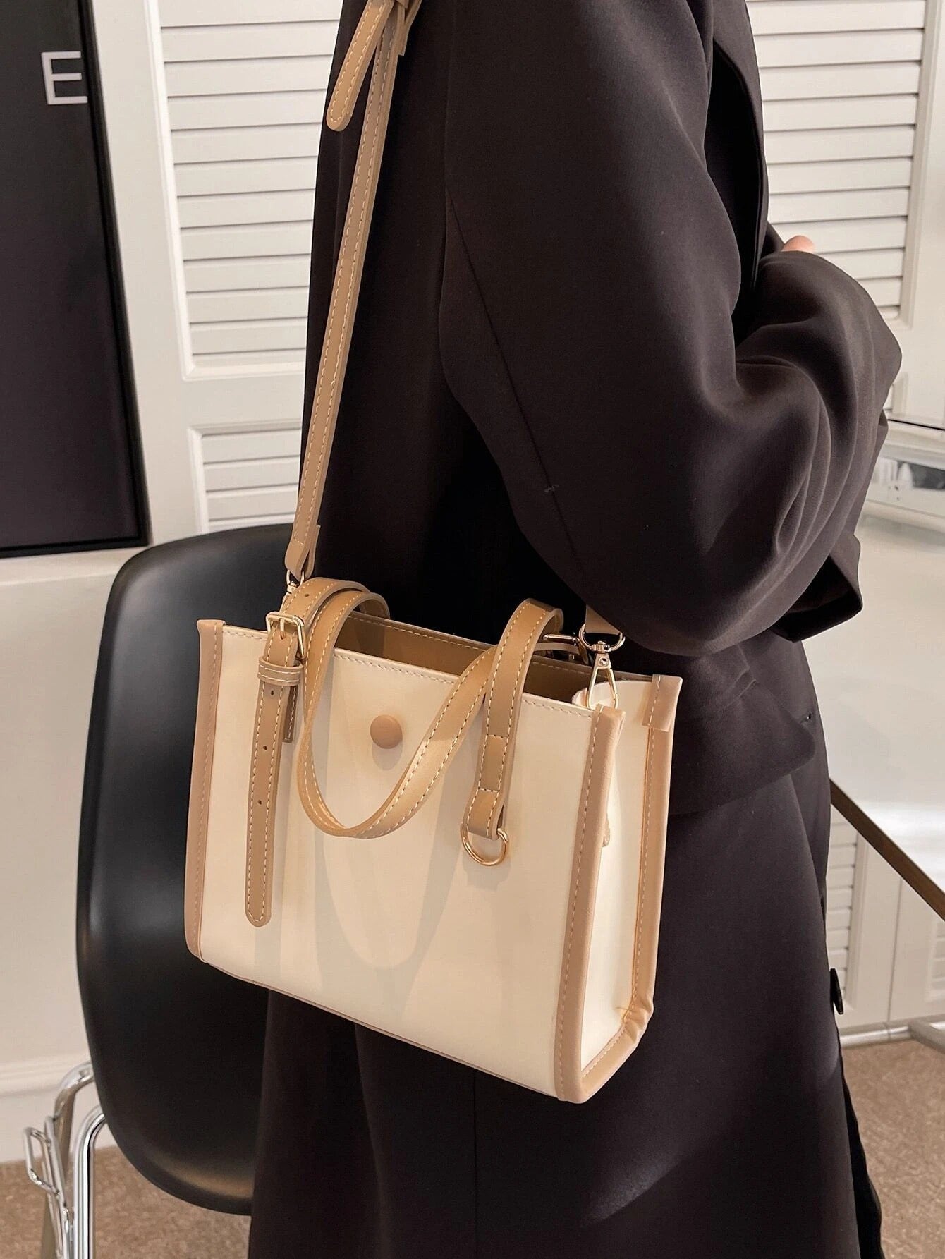 حقيبة مربعة مع شريط شنط وحقائب شنط