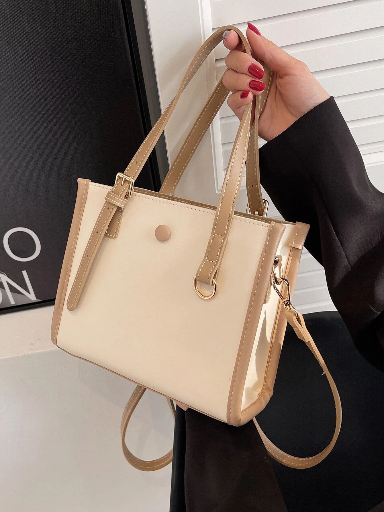 حقيبة مربعة مع شريط شنط وحقائب شنط