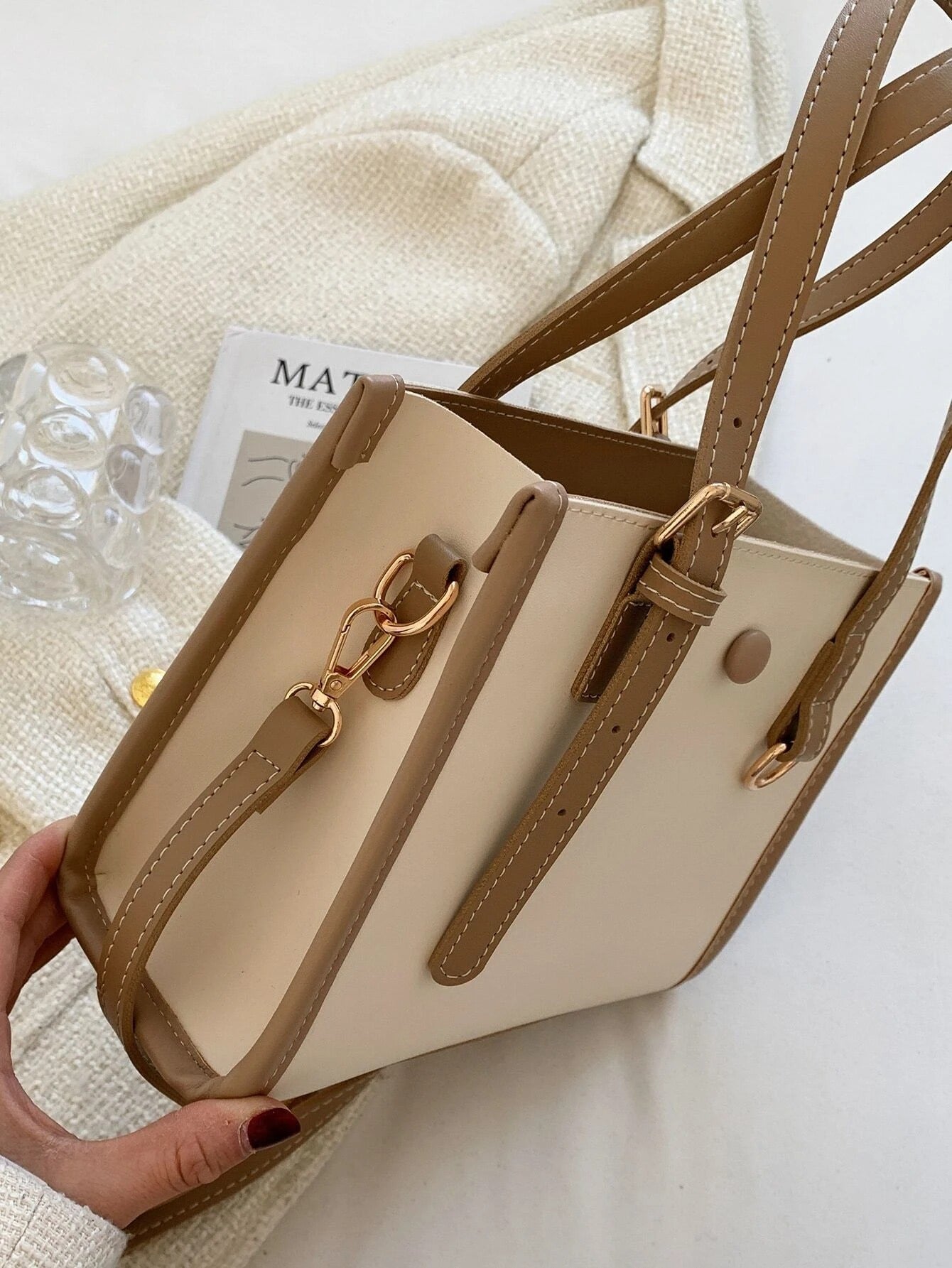 حقيبة مربعة مع شريط شنط وحقائب شنط