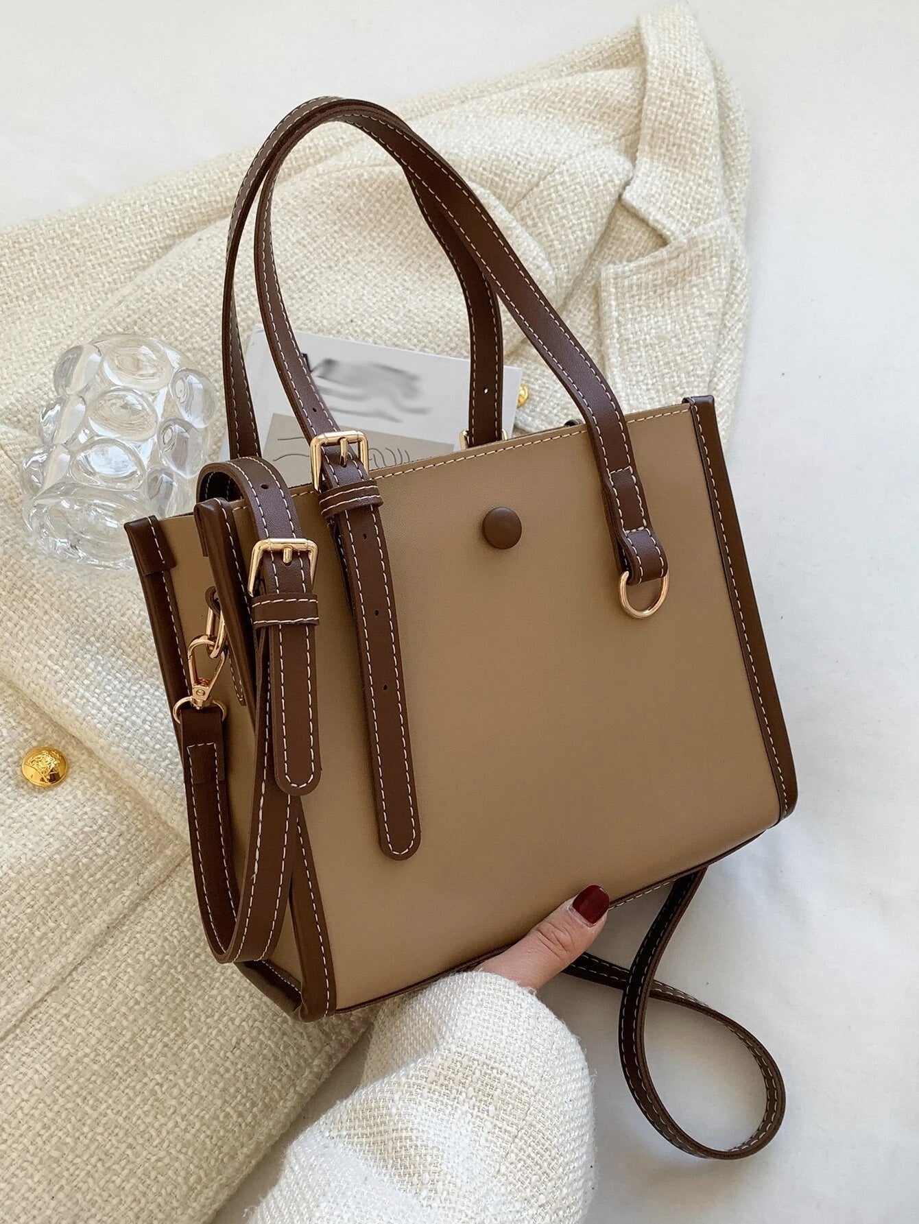 حقيبة مربعة مع شريط شنط وحقائب شنط