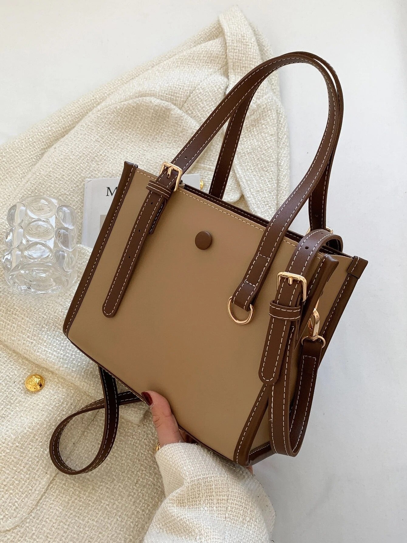 حقيبة مربعة مع شريط شنط وحقائب شنط بني
