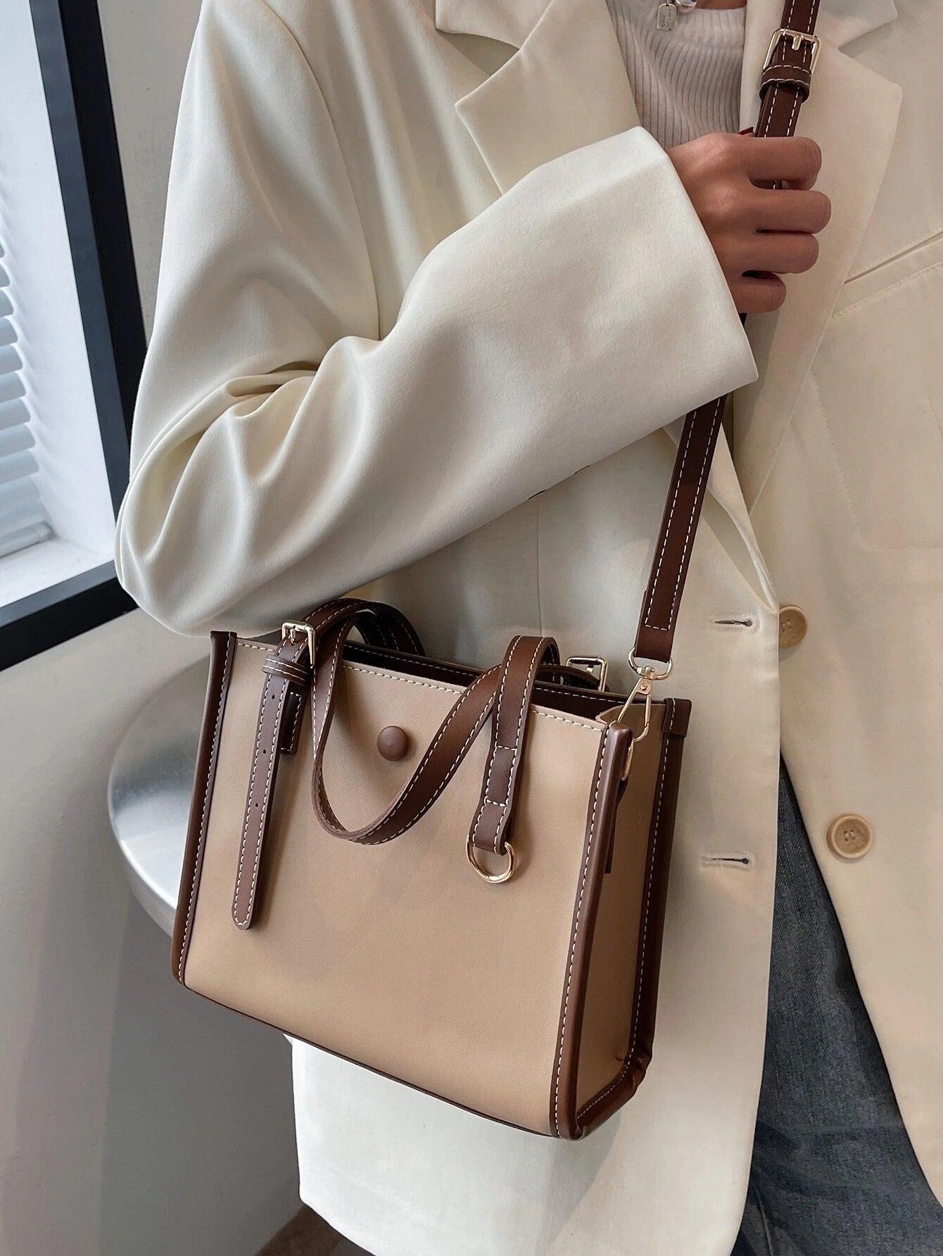 حقيبة مربعة مع شريط شنط وحقائب شنط