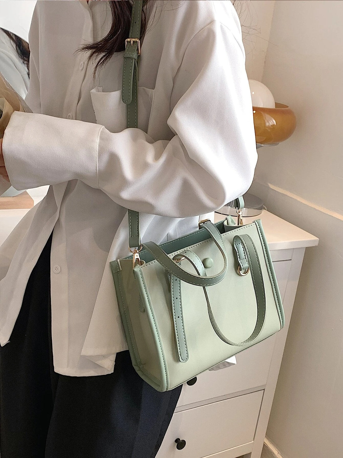 حقيبة مربعة مع شريط شنط وحقائب شنط