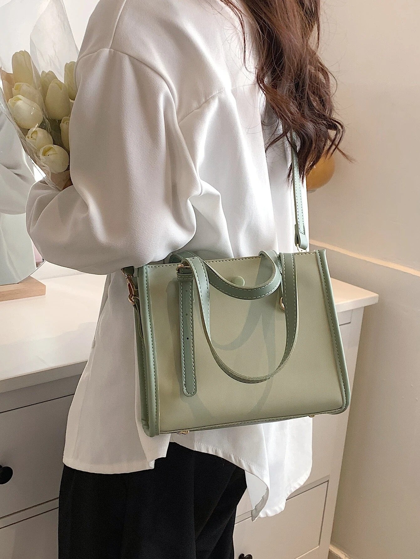 حقيبة مربعة مع شريط شنط وحقائب شنط