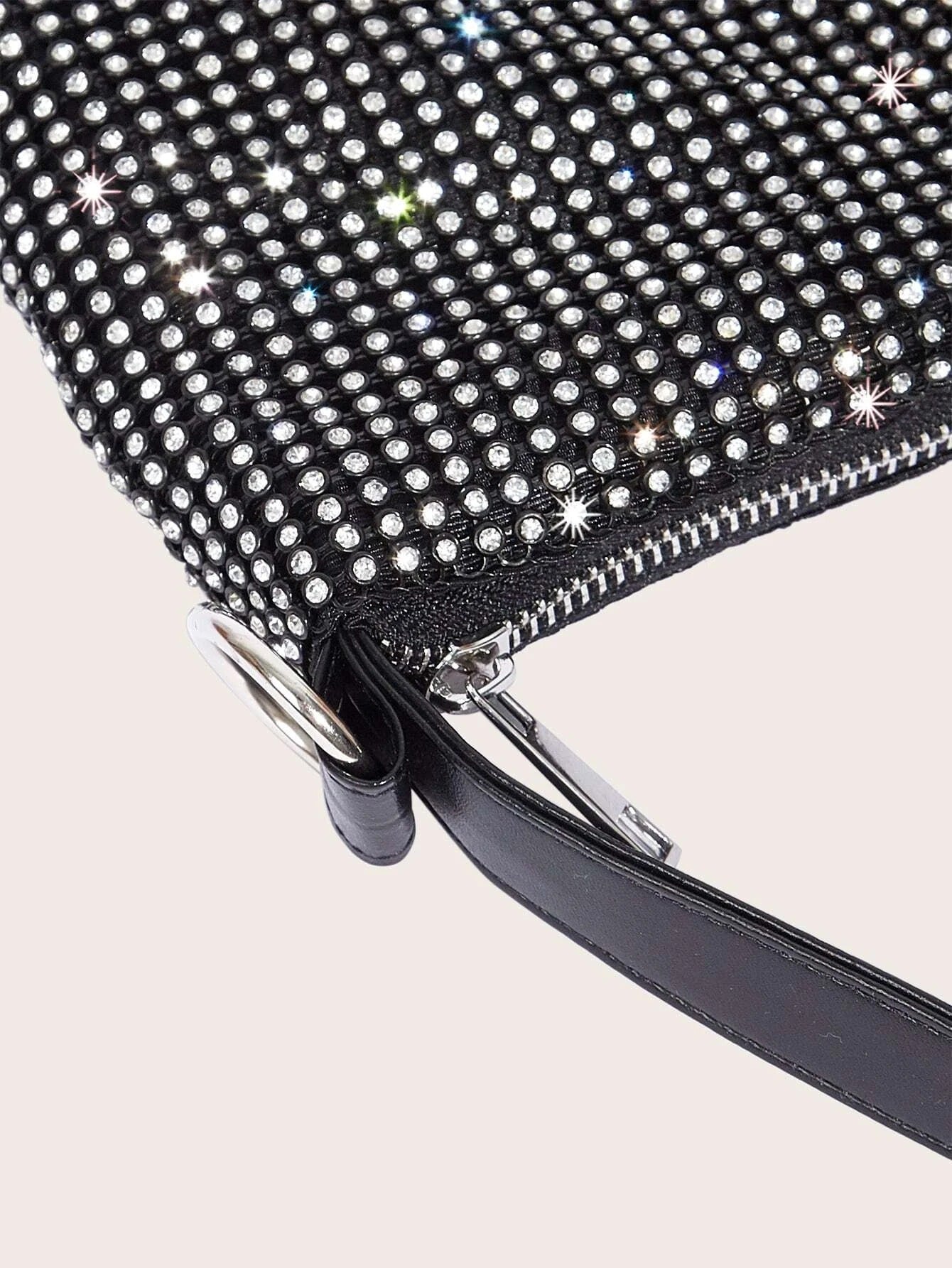 حقيبة كلاتش فضي واسود شنط وحقائب شنط