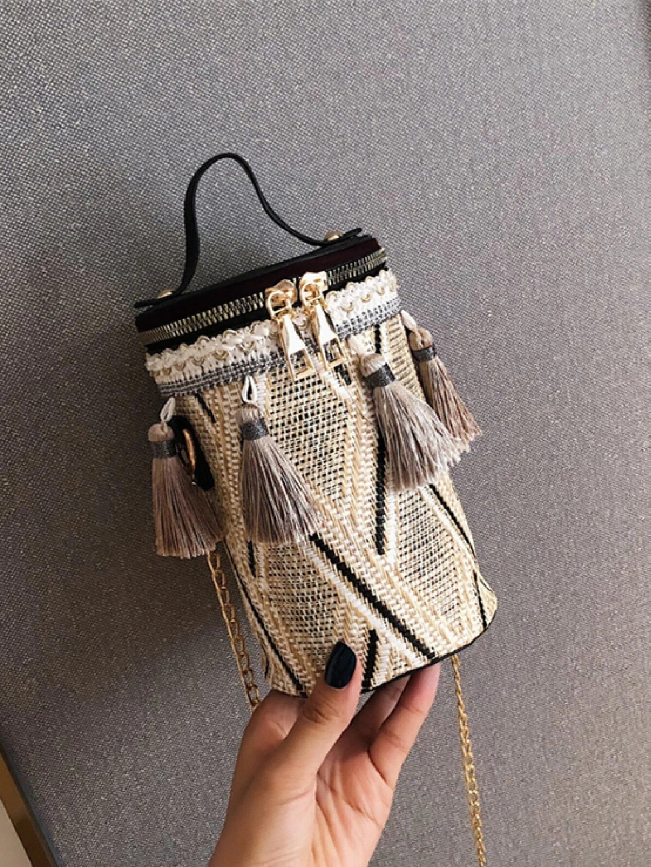 حقيبة مزينة بشراشيب شنط وحقائب شنط