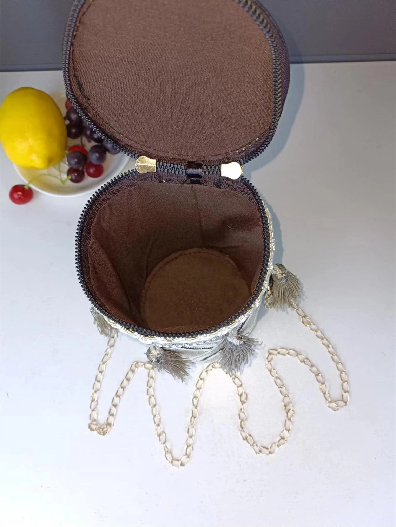 حقيبة مزينة بشراشيب شنط وحقائب شنط