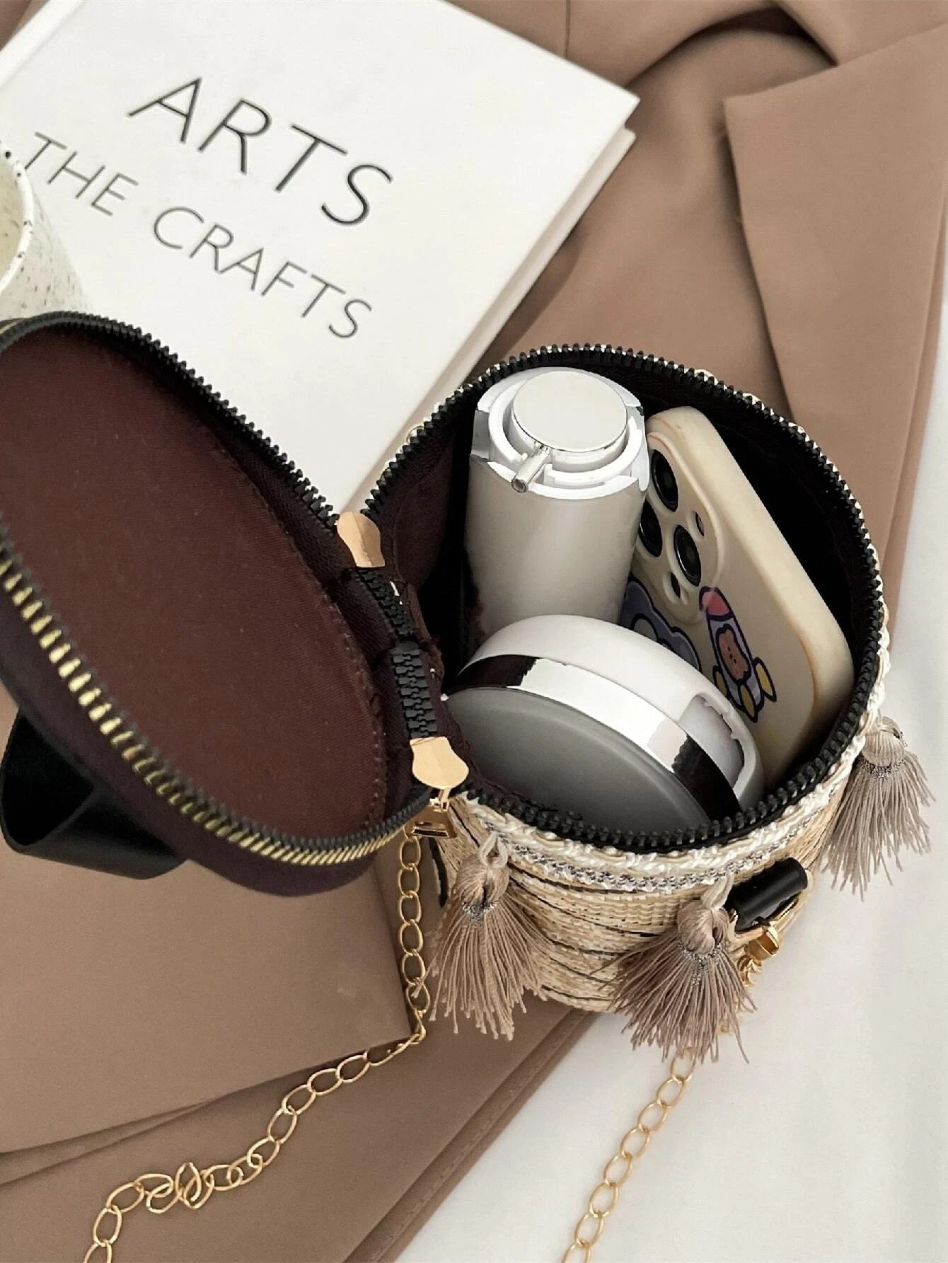 حقيبة مزينة بشراشيب شنط وحقائب شنط