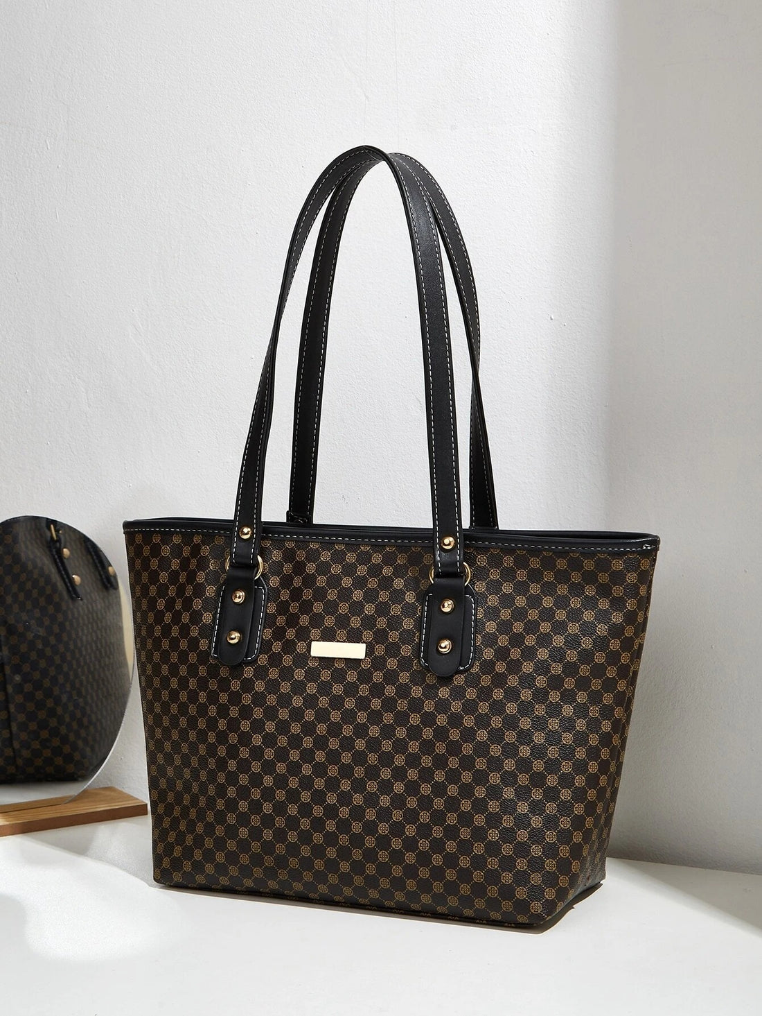 حقيبة كبيره بنية نقش للجامعه شنط وحقائب شنط