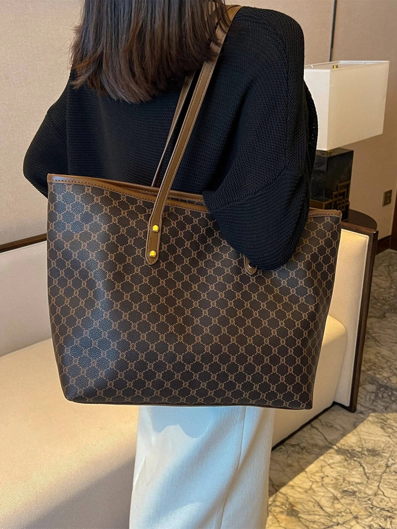 حقيبة كتف بني كبيرة للجامعه والطلعات شنط وحقائب شنط