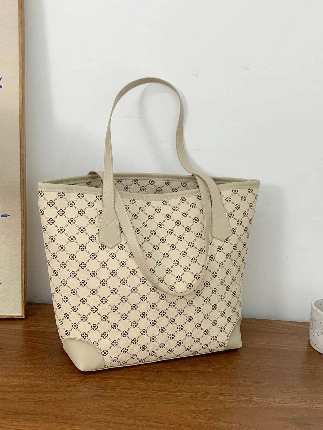 حقيبة كتف كبيرة نقش هندسي شنط وحقائب شنط