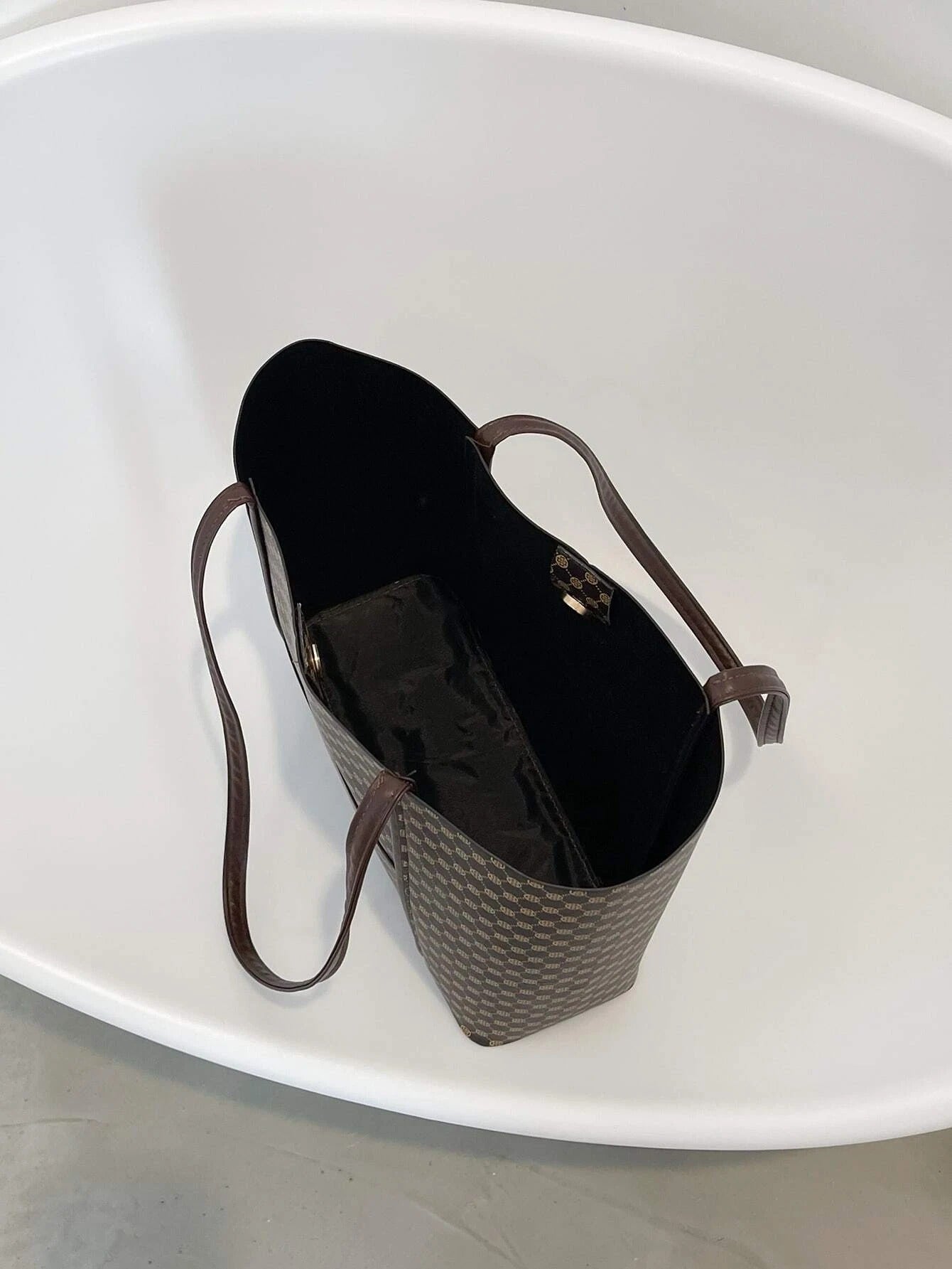 حقيبة كبيره بنية بحزام للجامعه شنط وحقائب شنط