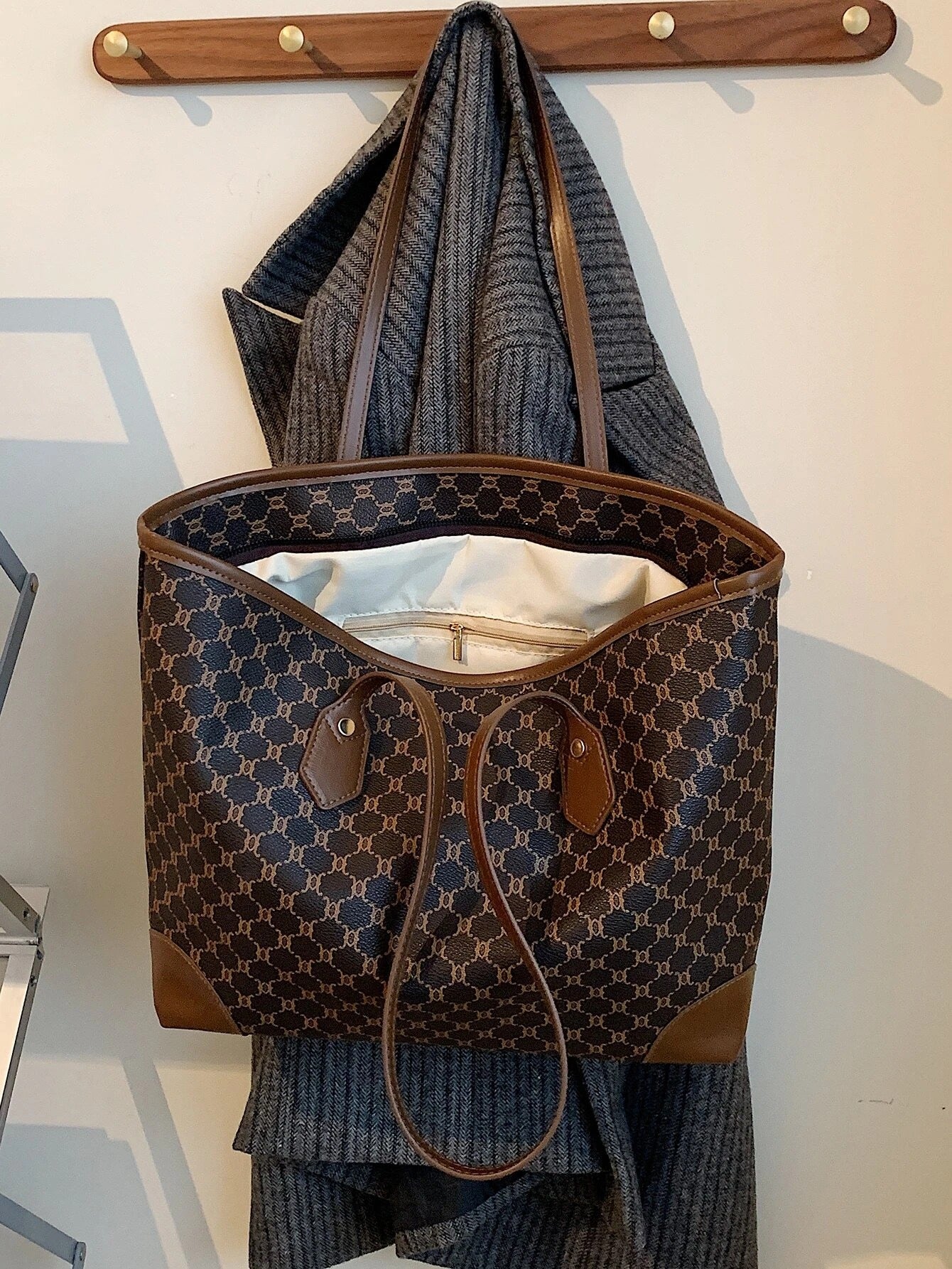 حقيبة كتف كبيرة للجامعه والطلعات شنط وحقائب شنط