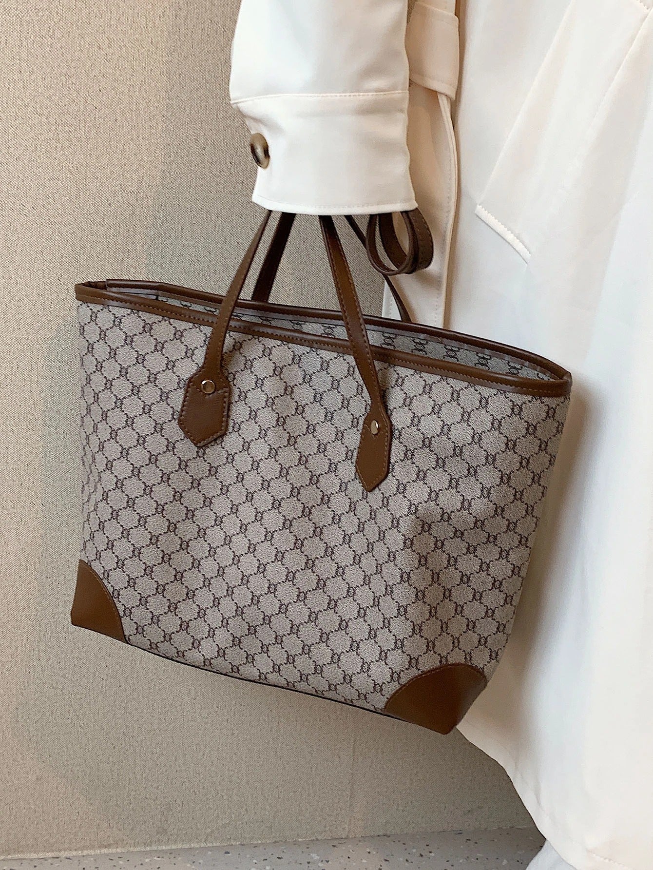 حقيبة كتف بيج كبيرة للجامعه والطلعات شنط وحقائب شنط