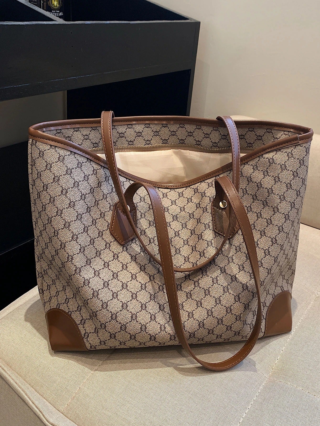 حقيبة كتف بيج كبيرة للجامعه والطلعات شنط وحقائب شنط بيج