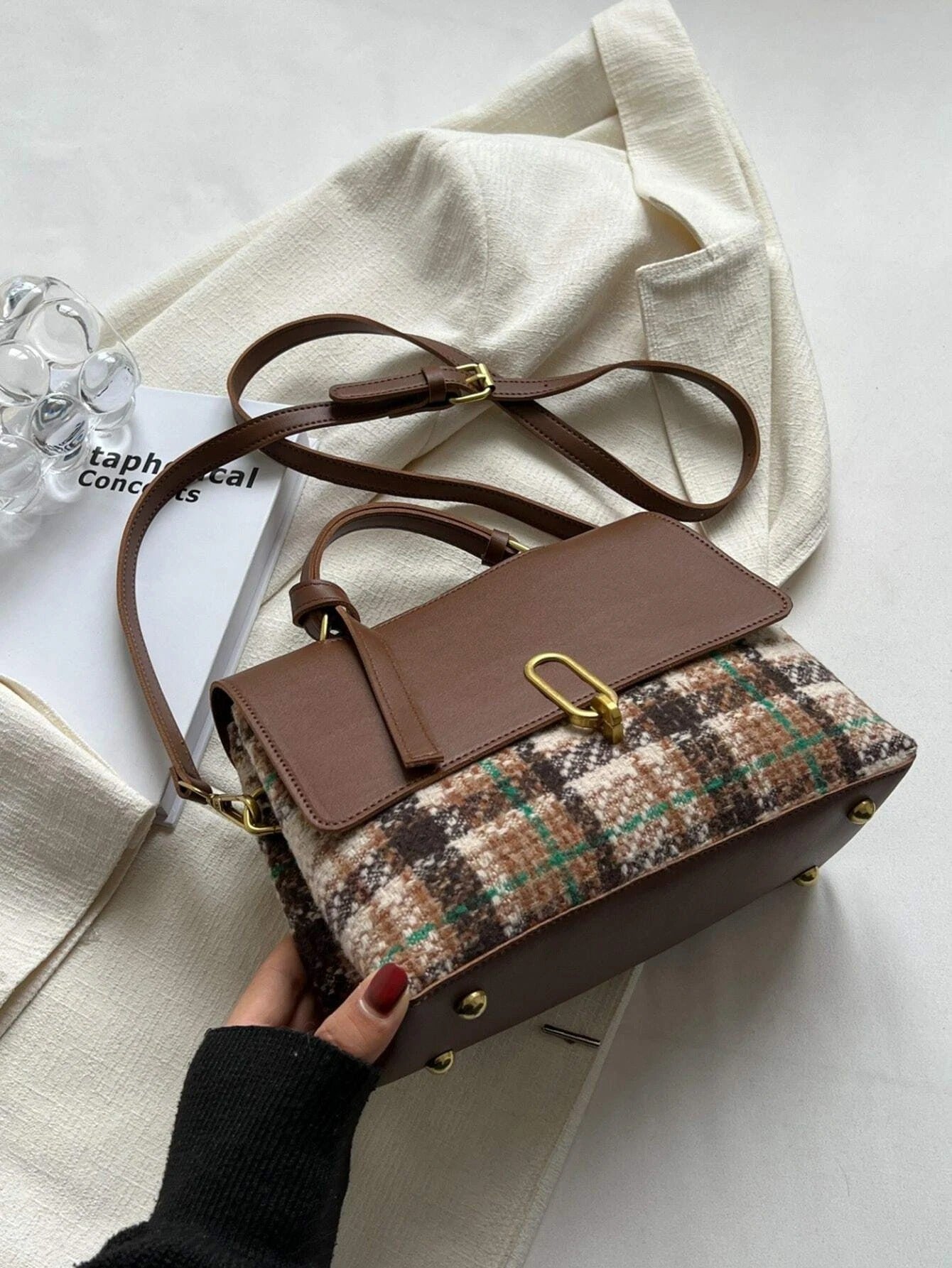 حقيبة مربعة نمط منقوش شنط وحقائب شنط بني