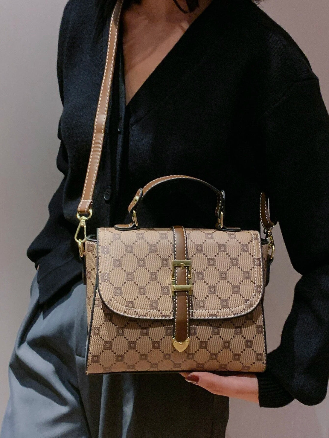 حقيبة مربعة هندسية الشكل شنط وحقائب شنط بيج