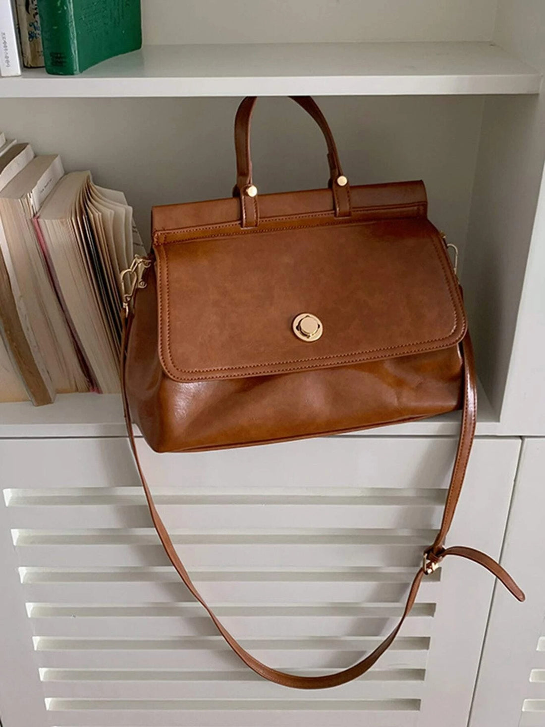 حقيبة مربعة قفل ملتوي بنية شنط وحقائب شنط