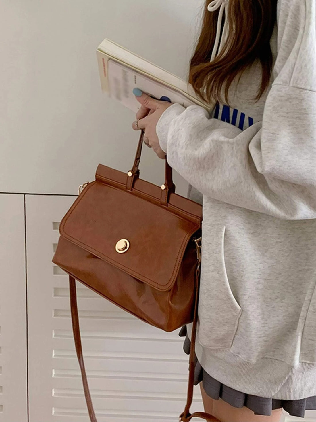 حقيبة مربعة قفل ملتوي بنية شنط وحقائب شنط بني