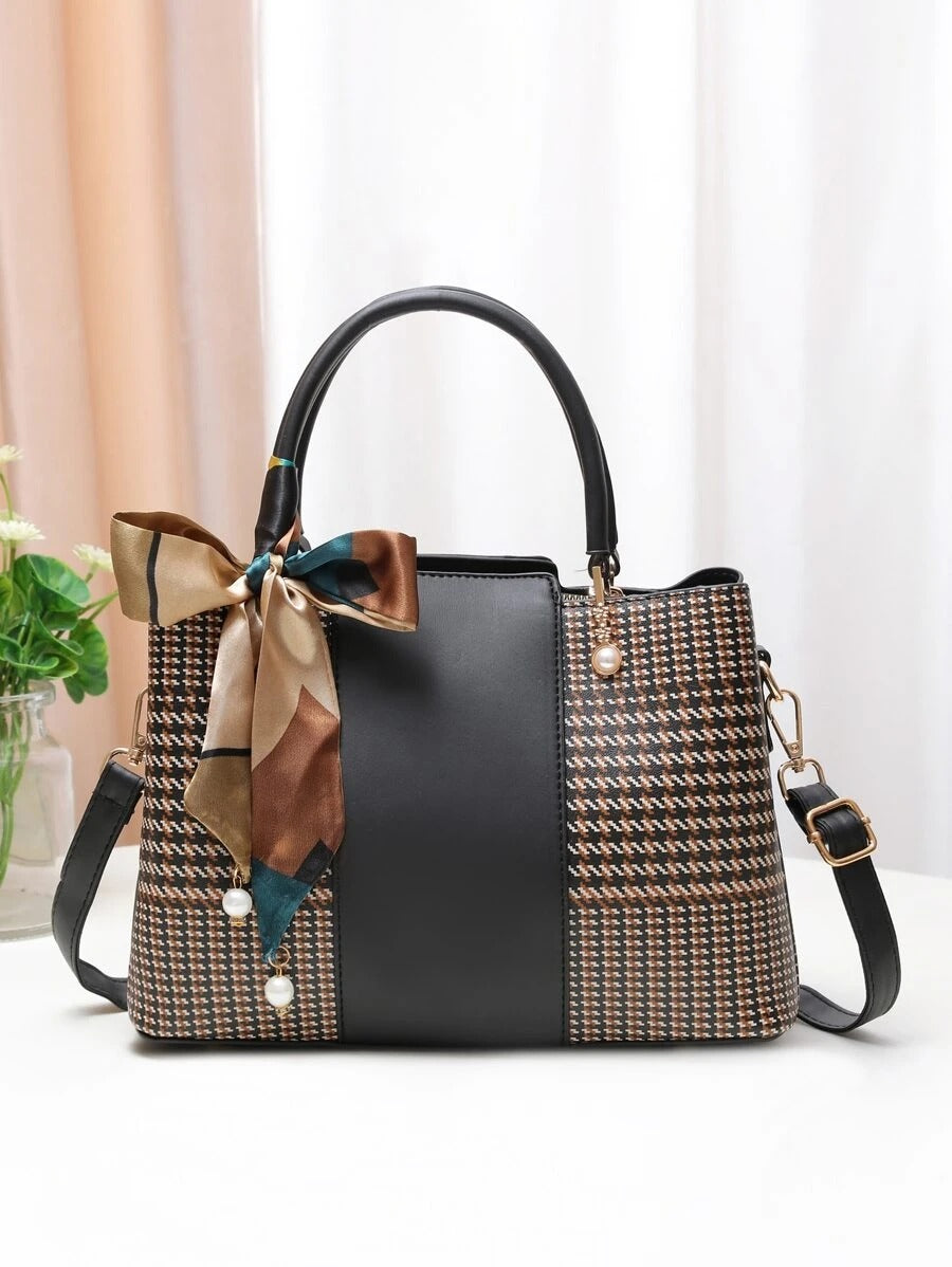 حقيبة مربعة مزخرفه بوشاح تويلي شنط وحقائب شنط بني