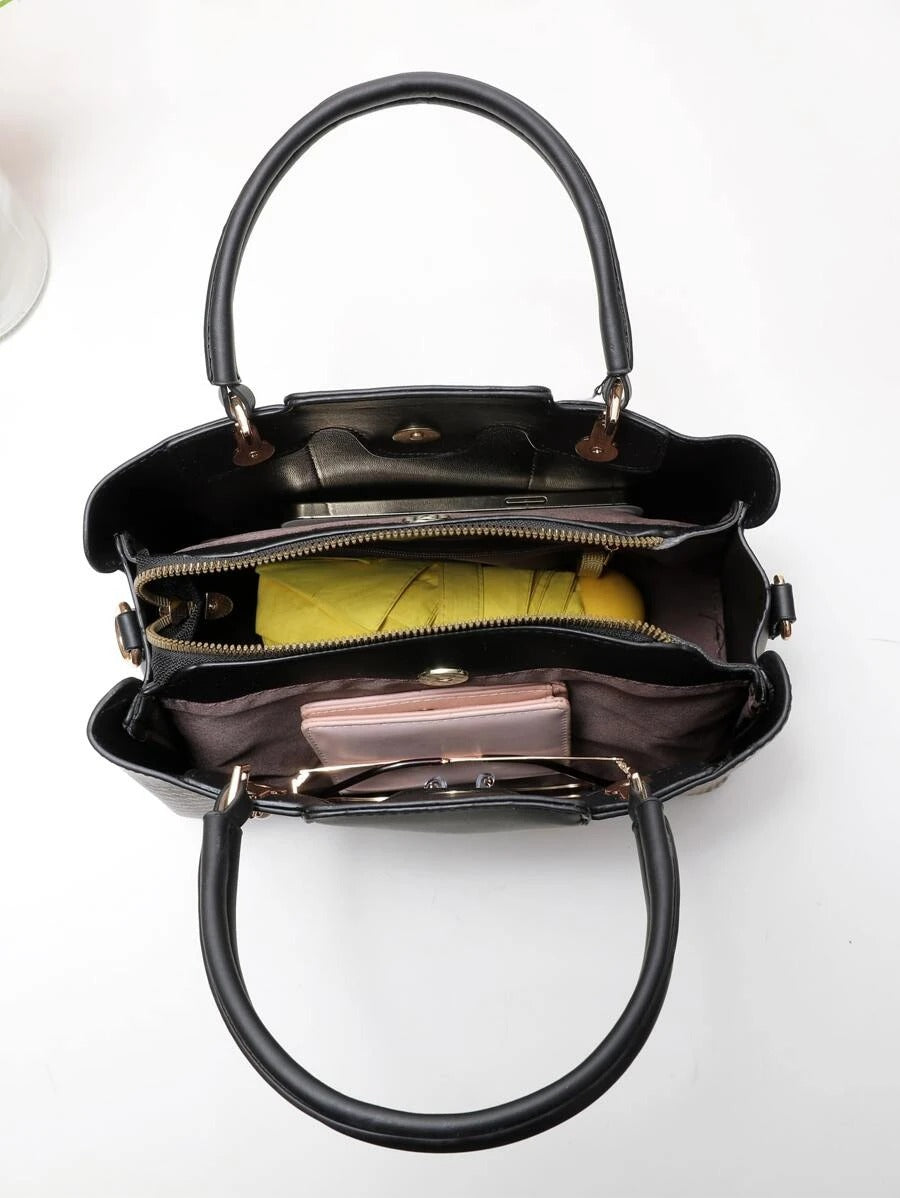 حقيبة مربعة مزخرفه بوشاح تويلي شنط وحقائب شنط