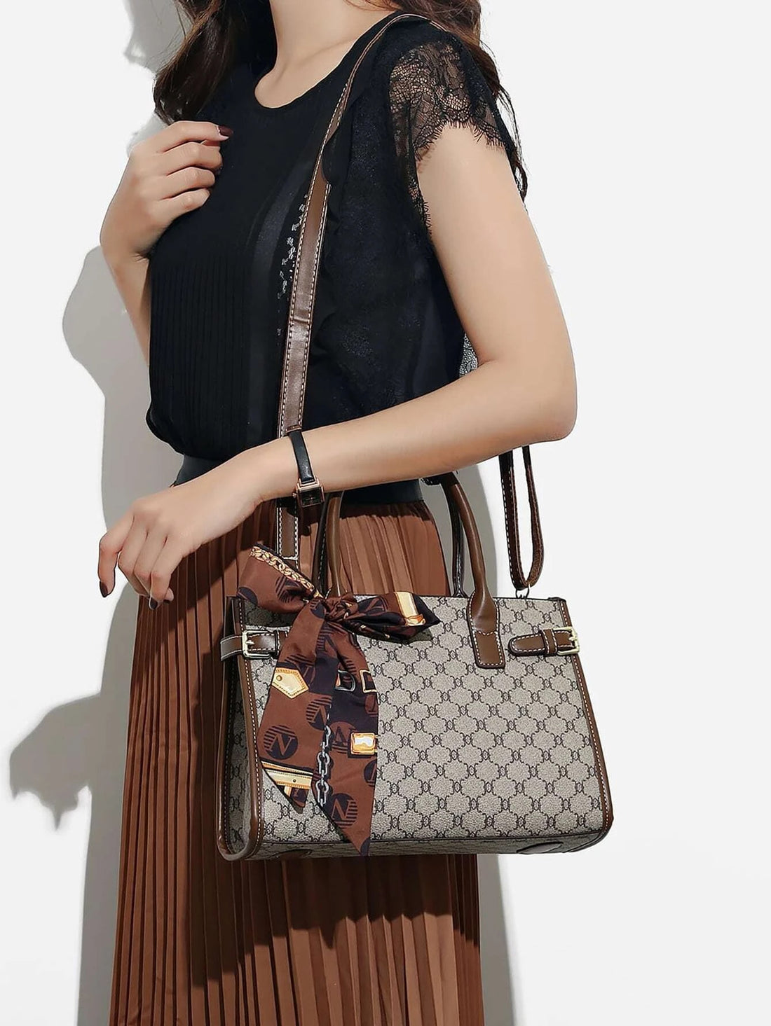 حقيبة مربعة بوشاح بني شنط وحقائب شنط بيج