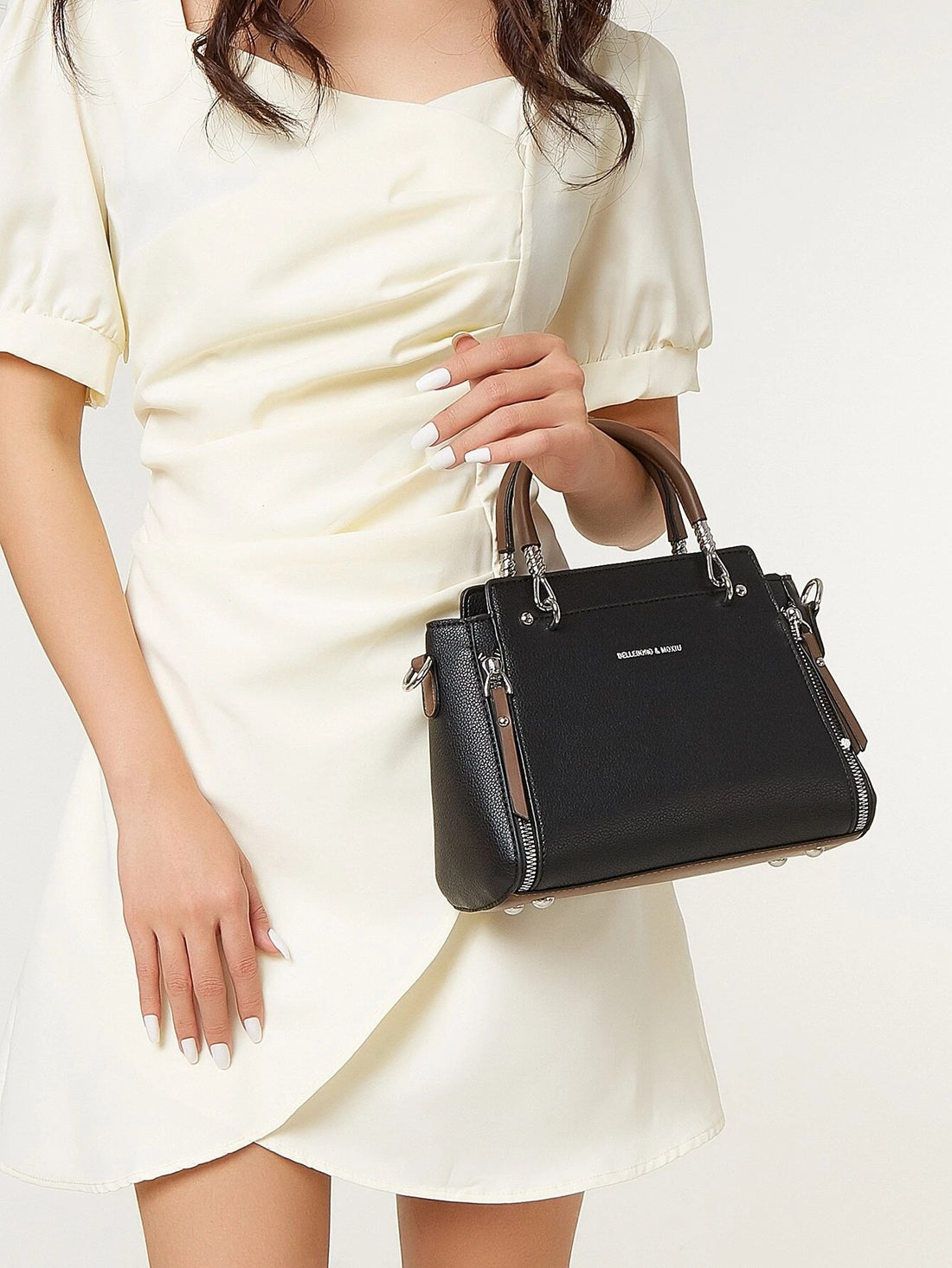 حقيبة مربعة بمقبض لون اسود شنط وحقائب شنط